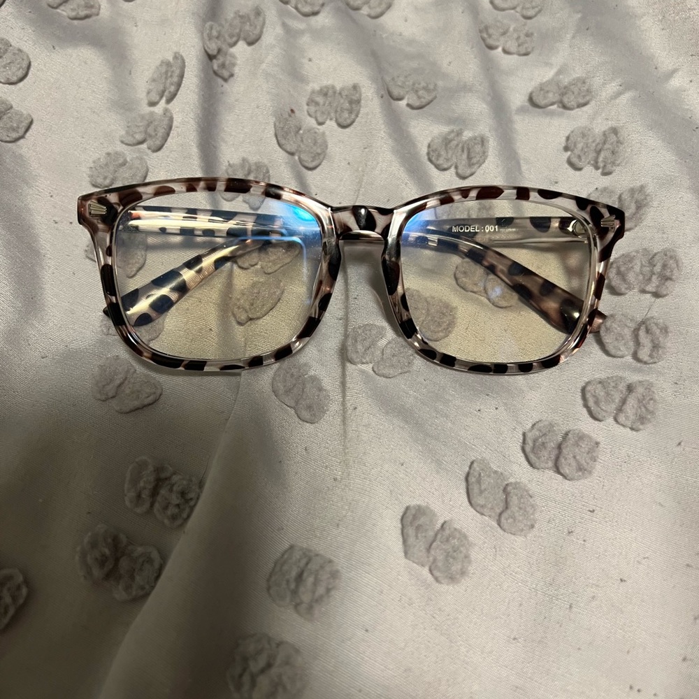 Blue light blocking glasses